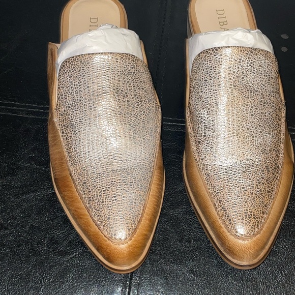 DIBA True “Art Easel Crinkle Leather Mule” NIB - Picture 4 of 8